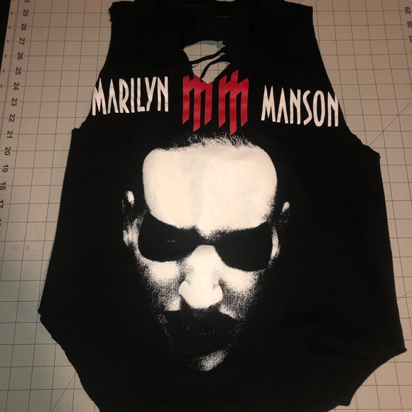 Marilyn Manson (band). Women’s Distressed Shirt. Size small. Black color. - Picture 2 of 10